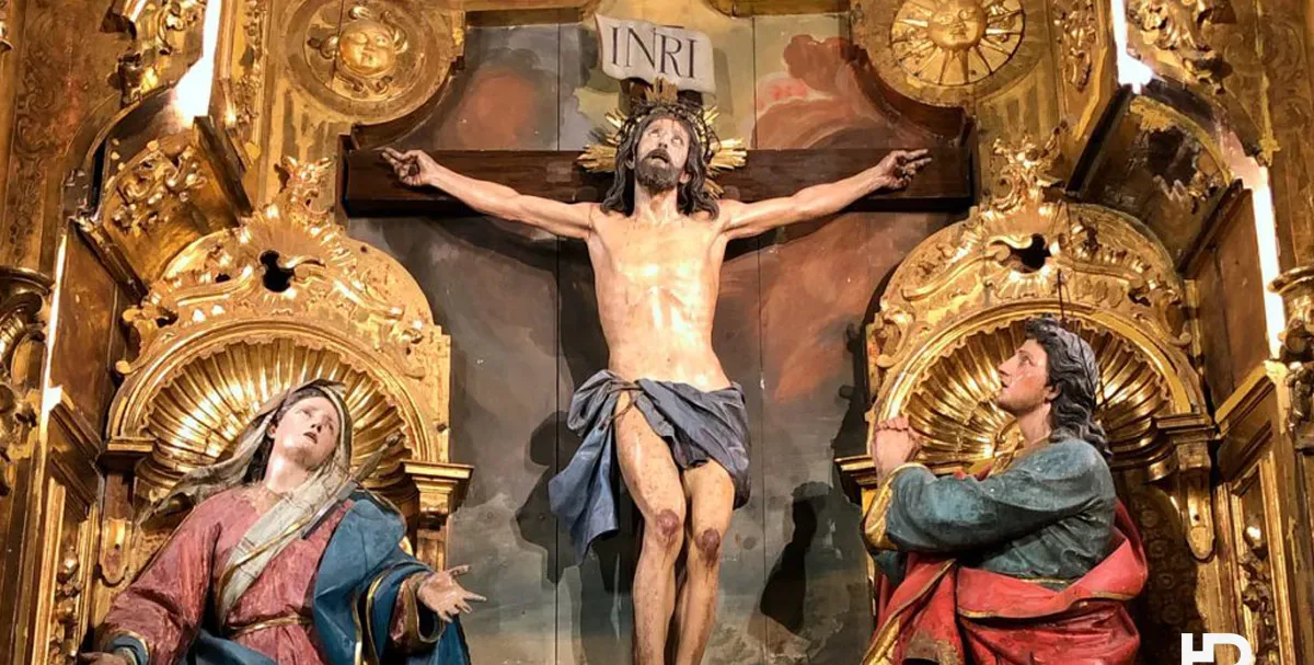 El Santo Cristo de la Agonía en su altar